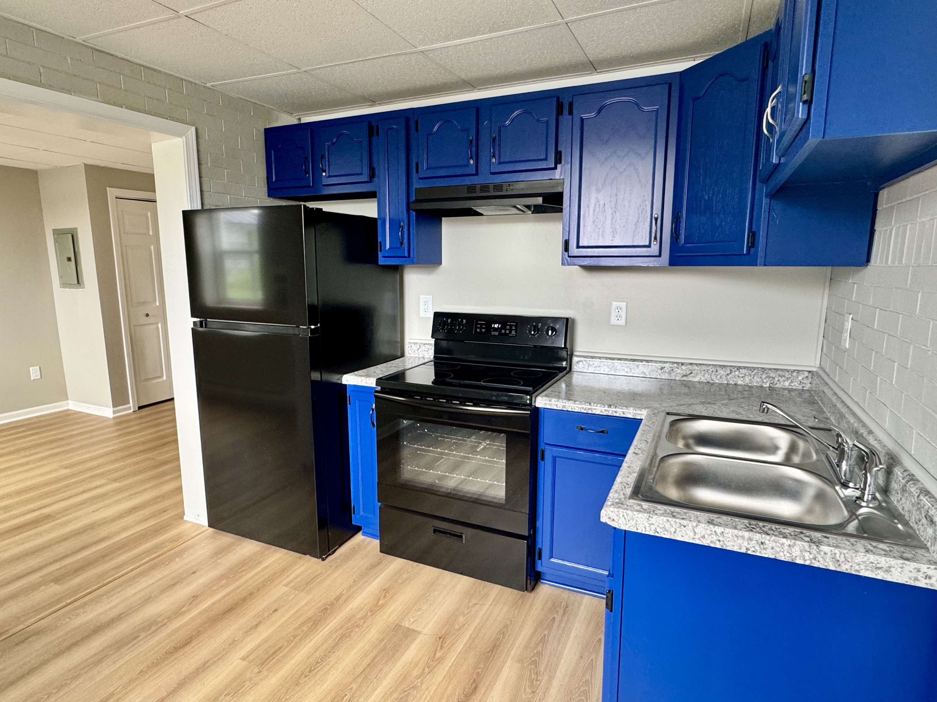 1109 South Main Street - 109